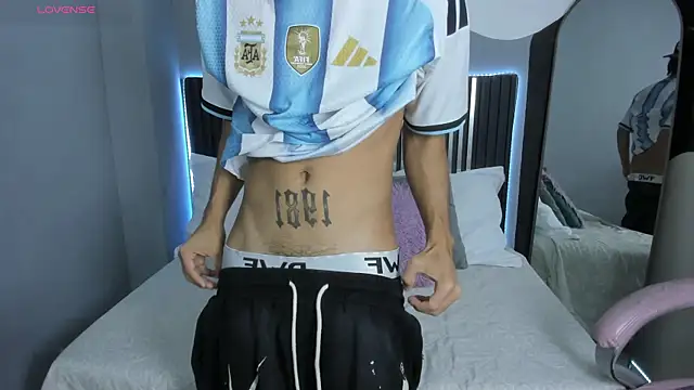 Snapshot of Axel_Mendozaa chatting on July 15, 2026, 8:27 pm Axel Mendozaa online show from July 15, 2026, 8:27 pm