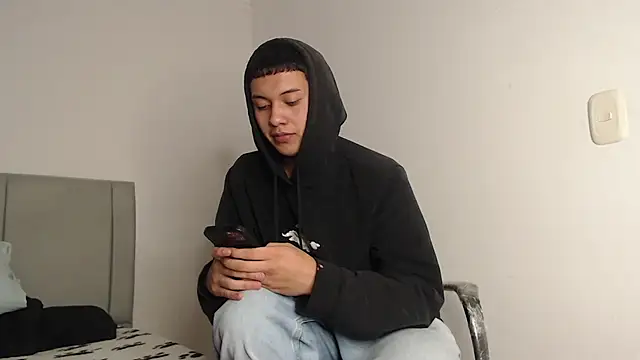 Snapshot of Owenn__blueee chatting on June 19, 2026, 3:23 am Owenn blueee online show from June 19, 2026, 3:23 am