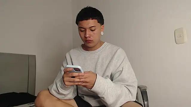 Snapshot of Owenn__blueee chatting on June 27, 2026, 3:34 am Owenn blueee online show from June 27, 2026, 3:34 am