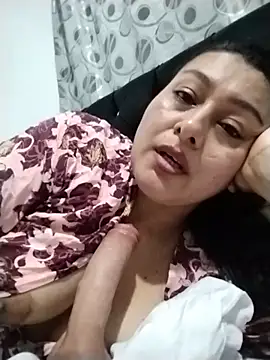 Snapshot of sussan_sexymilf chatting on August 8, 2026, 3:24 am sussan sexymilf online show from August 8, 2026, 3:24 am