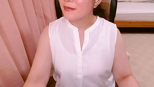 Snapshot of LENA-xo chatting on June 26, 2026, 3:51 pm LENA-xo online show from June 26, 2026, 3:51 pm