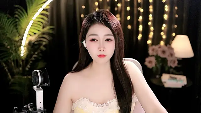 Snapshot of Peach_zzz chatting on June 12, 2026, 1:42 pm Peach zzz online show from June 12, 2026, 1:42 pm