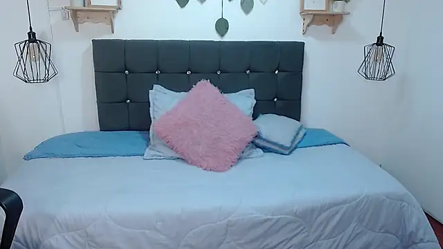 Snapshot of Khalia_ chatting on July 8, 2026, 7:36 pm Khalia online show from July 8, 2026, 7:36 pm