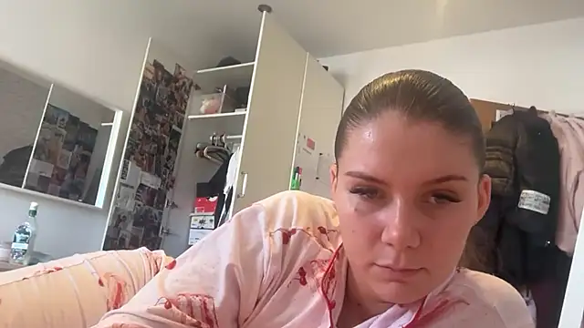 Snapshot of Melissamayy chatting on August 7, 2026, 12:11 pm Melissamayy online show from August 7, 2026, 12:11 pm