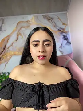 Snapshot of LILI_911 chatting on June 17, 2026, 7:35 pm LILI 911 online show from June 17, 2026, 7:35 pm