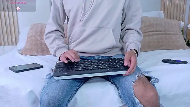 Thiago Stone1 online show from July 19, 2026, 3:20 pm