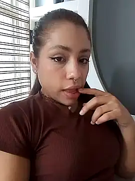 Snapshot of Chloe_Belll chatting on July 10, 2026, 4:18 pm Chloe Belll online show from July 10, 2026, 4:18 pm