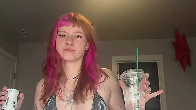 Snapshot of roxxinefox chatting on July 31, 2026, 11:02 pm roxxinefox online show from July 31, 2026, 11:02 pm