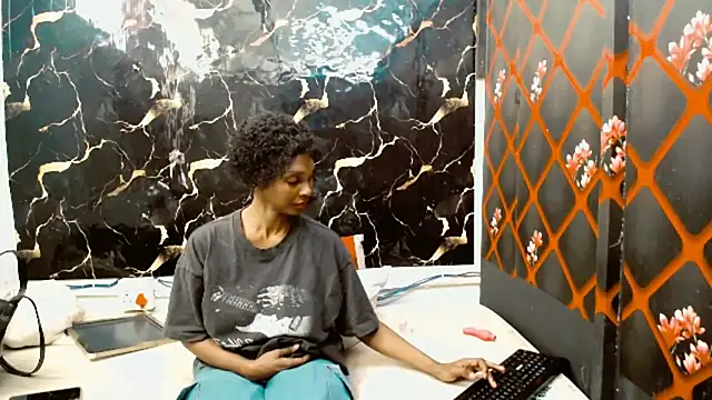 Snapshot of Caramelminxx_ chatting on July 7, 2026, 7:45 am Caramelminxx online show from July 7, 2026, 7:45 am