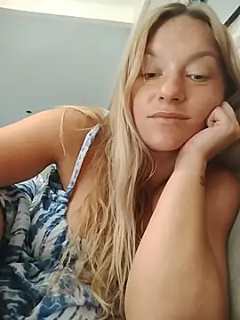 Snapshot of NinaHola chatting on June 30, 2026, 8:14 am NinaHola online show from June 30, 2026, 8:14 am