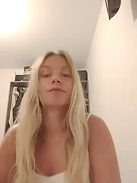 Snapshot of NinaHola chatting on June 23, 2026, 6:50 pm NinaHola online show from June 23, 2026, 6:50 pm