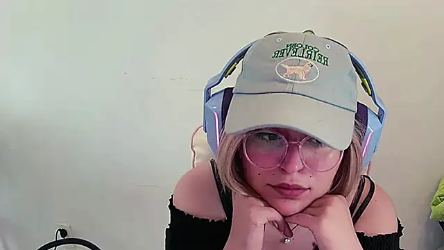 PinkMoonBaby online show from June 6, 2026, 7:24 am