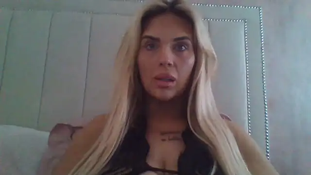 Snapshot of MiaMae_x chatting on July 5, 2026, 12:23 pm MiaMae x online show from July 5, 2026, 12:23 pm