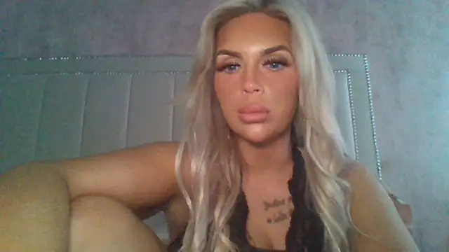 Snapshot of MiaMae_x chatting on July 15, 2026, 6:04 pm MiaMae x online show from July 15, 2026, 6:04 pm