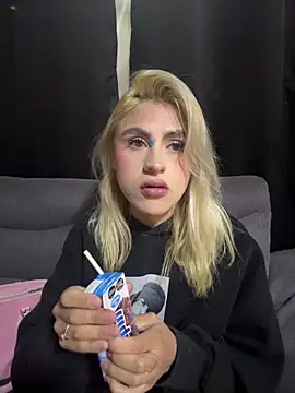 Lia-firee online show from June 17, 2026, 2:55 am