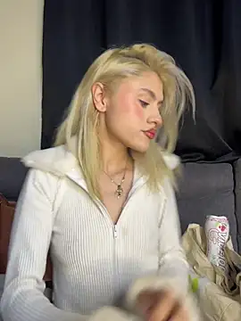 Lia-firee online show from June 10, 2026, 3:41 am