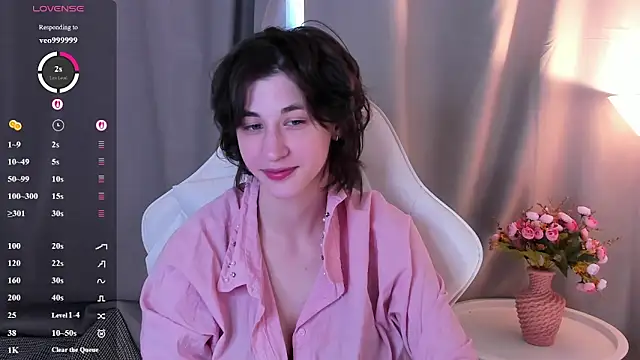 Snapshot of Carolina_Lu chatting on June 18, 2026, 2:21 am Carolina Lu online show from June 18, 2026, 2:21 am