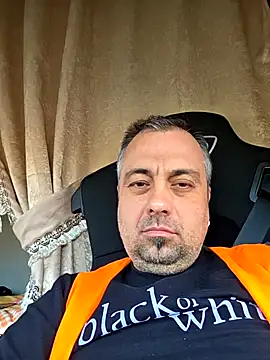 Robertoplayboy online show from April 22, 2026, 12:34 pm