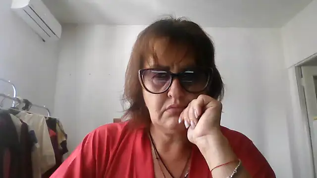 Snapshot of ErikaXShine chatting on August 3, 2026, 11:38 am ErikaXShine online show from August 3, 2026, 11:38 am