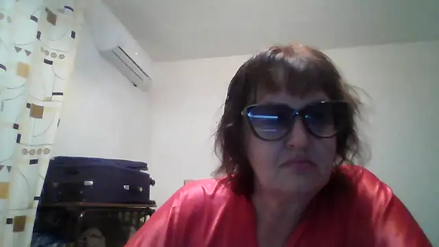 Snapshot of ErikaXShine chatting on June 20, 2026, 8:14 pm ErikaXShine online show from June 20, 2026, 8:14 pm