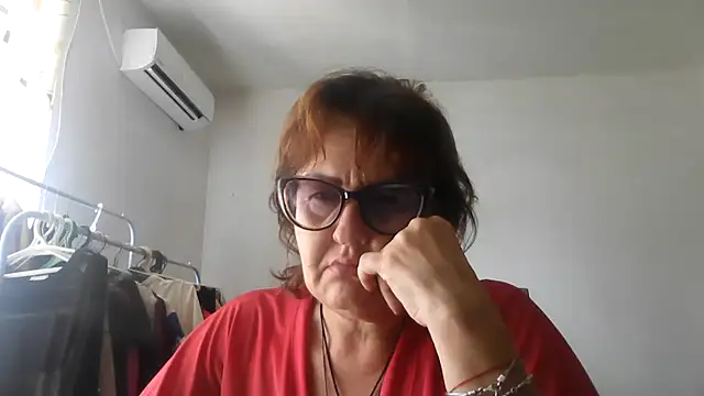 Snapshot of ErikaXShine chatting on August 3, 2026, 7:49 am ErikaXShine online show from August 3, 2026, 7:49 am