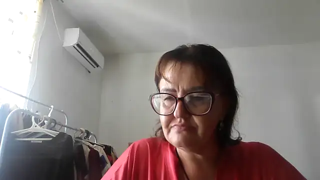Snapshot of ErikaXShine chatting on August 2, 2026, 11:52 am ErikaXShine online show from August 2, 2026, 11:52 am