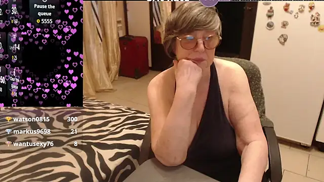 Snapshot of Sharon_Amore chatting on July 1, 2026, 6:41 pm Sharon Amore online show from July 1, 2026, 6:41 pm