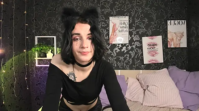 Snapshot of MickeQuinee chatting on June 23, 2026, 1:09 pm MickeQuinee online show from June 23, 2026, 1:09 pm