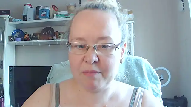 Snapshot of Viola27 chatting on July 20, 2026, 11:01 am Viola27 online show from July 20, 2026, 11:01 am