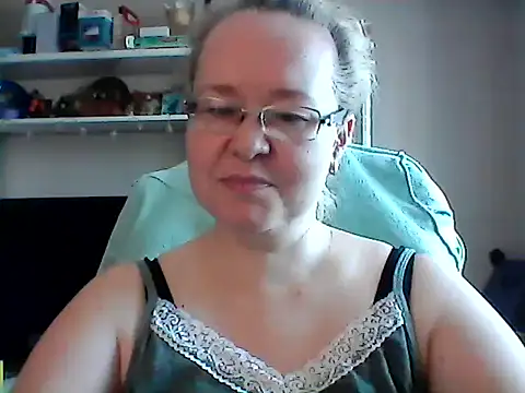 Snapshot of Viola27 chatting on June 29, 2026, 6:20 am Viola27 online show from June 29, 2026, 6:20 am