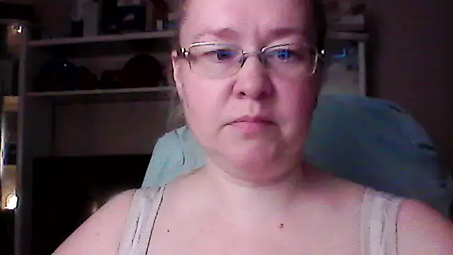 Snapshot of Viola27 chatting on June 9, 2026, 6:09 pm Viola27 online show from June 9, 2026, 6:09 pm