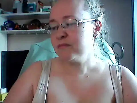 Snapshot of Viola27 chatting on June 27, 2026, 9:26 am Viola27 online show from June 27, 2026, 9:26 am