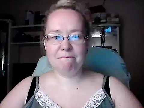 Snapshot of Viola27 chatting on June 11, 2026, 4:48 pm Viola27 online show from June 11, 2026, 4:48 pm