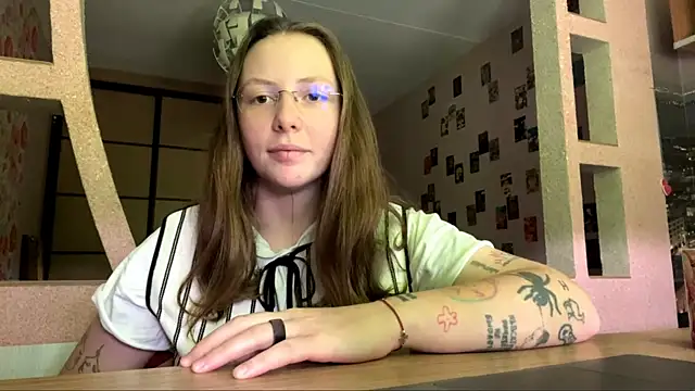 Snapshot of AlisonOhlmacher chatting on June 12, 2026, 10:24 am AlisonOhlmacher online show from June 12, 2026, 10:24 am