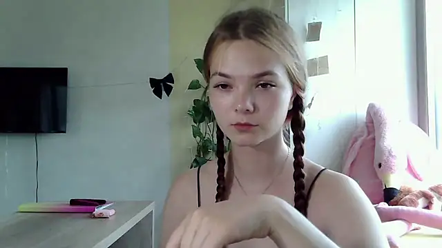 AvrilGillig online show from July 10, 2026, 1:00 pm