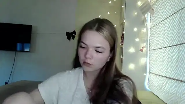 AvrilGillig online show from June 30, 2026, 3:12 pm