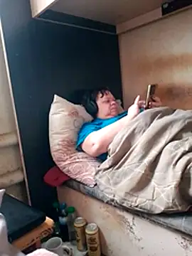 oksana72 online show from February 23, 2026, 9:43 am