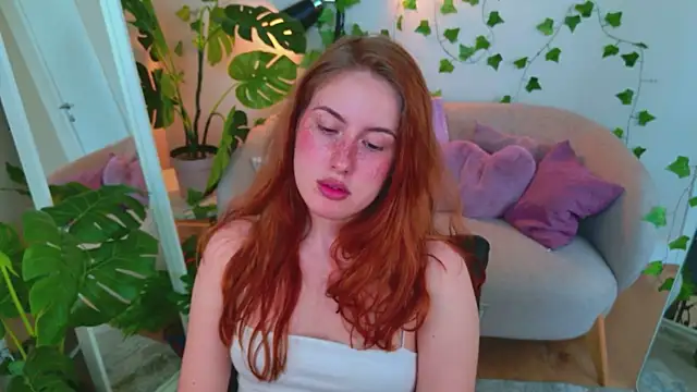 Snapshot of ChloeAster chatting on August 1, 2026, 2:15 pm ChloeAster online show from August 1, 2026, 2:15 pm
