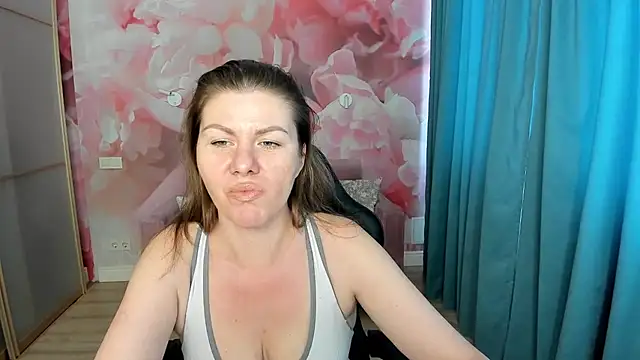 LunaKissesx online show from July 24, 2026, 12:45 pm