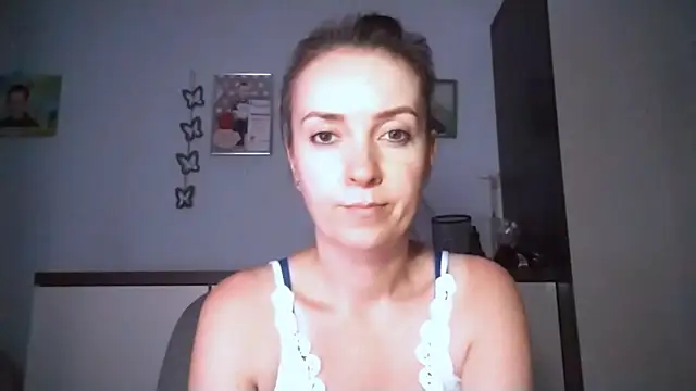 Snapshot of JenniferAlone chatting on June 30, 2026, 8:20 pm JenniferAlone online show from June 30, 2026, 8:20 pm