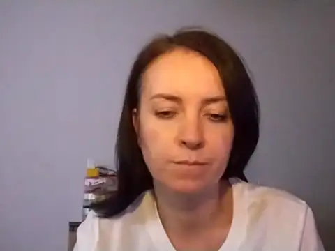 Snapshot of JenniferAlone chatting on July 6, 2026, 9:06 pm JenniferAlone online show from July 6, 2026, 9:06 pm