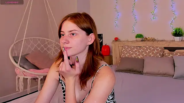Snapshot of Lilli_Rivera chatting on June 14, 2026, 1:02 am Lilli Rivera online show from June 14, 2026, 1:02 am