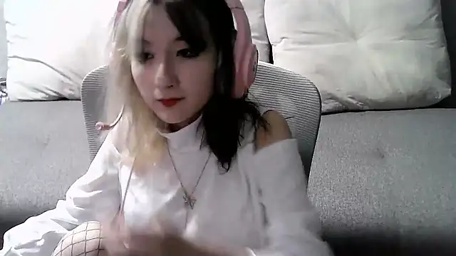 Snapshot of Lilfain_baby chatting on July 14, 2026, 12:22 pm Lilfain baby online show from July 14, 2026, 12:22 pm