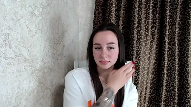 Snapshot of Tina_tin85 chatting on August 3, 2026, 8:26 pm Tina tin85 online show from August 3, 2026, 8:26 pm