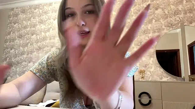 Snapshot of CloudyFoxy chatting on July 15, 2026, 6:31 am CloudyFoxy online show from July 15, 2026, 6:31 am