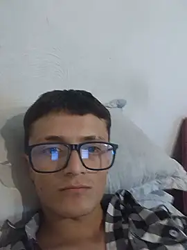 Snapshot of Davitfitnosuke chatting on June 8, 2026, 6:52 pm Davitfitnosuke online show from June 8, 2026, 6:52 pm