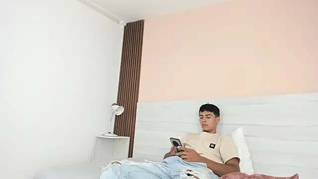 Snapshot of Bruno_fox chatting on July 17, 2026, 8:39 pm Bruno fox online show from July 17, 2026, 8:39 pm