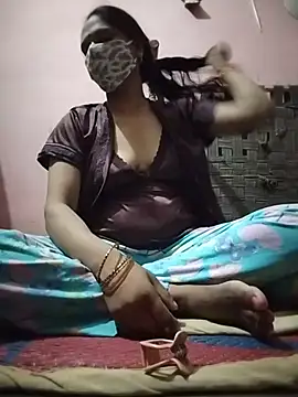 Snapshot of House_girl22 chatting on July 14, 2026, 4:24 pm House girl22 online show from July 14, 2026, 4:24 pm