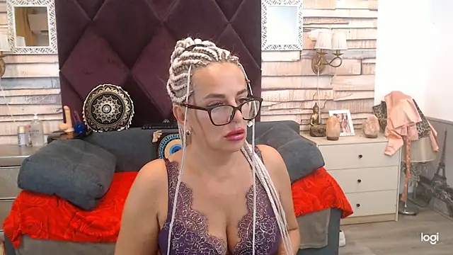 Snapshot of ElviraZoi chatting on July 23, 2026, 6:55 am ElviraZoi online show from July 23, 2026, 6:55 am