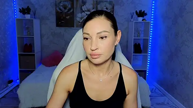 NikoleMills online show from June 14, 2026, 7:53 am